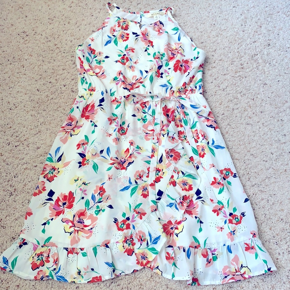 🚫SOLD🚫Francesca’s White Floral “Flawless” Dress
